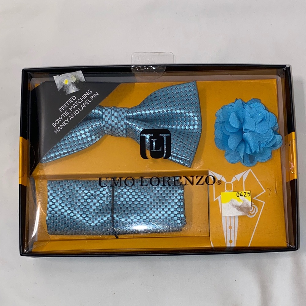 Umo Lorenzo set tie, pocket square, and lapel pin